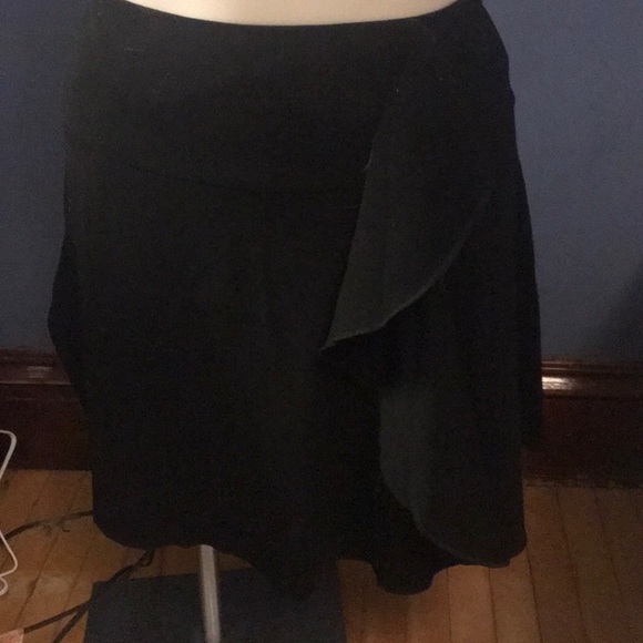 LOFT Dresses & Skirts - NWT Loft size 8 black skirt